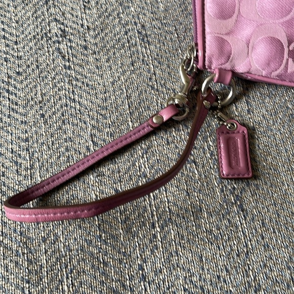 Coach Light Purple Canvas C Signature Patent Leather Trim Wristlet Wallet - Picture 9 of 16